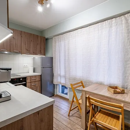 Peaceful With Free Parking Apartment *