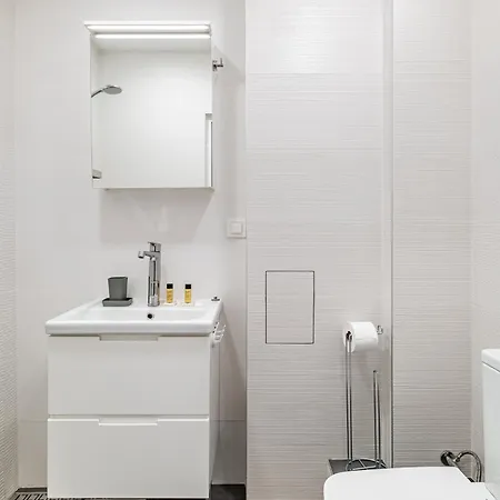 Peaceful With Free Parking Apartment *