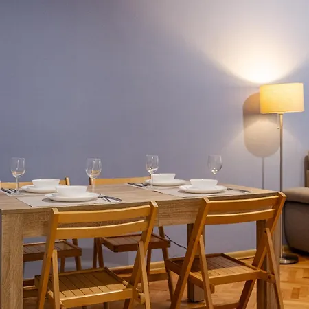 Peaceful With Free Parking Apartment *