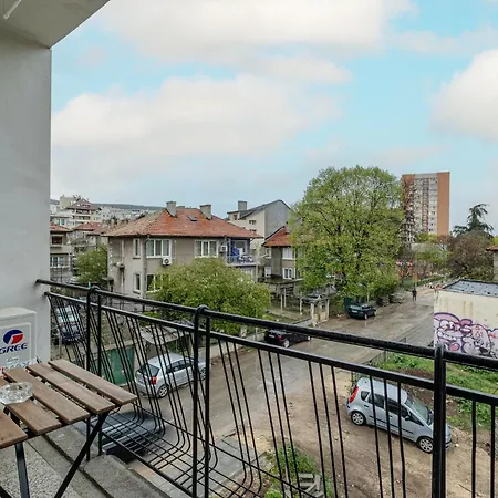 Peaceful With Free Parking Apartment Varna