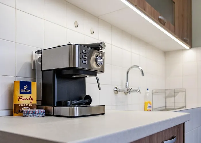 Peaceful With Free Parking Warna