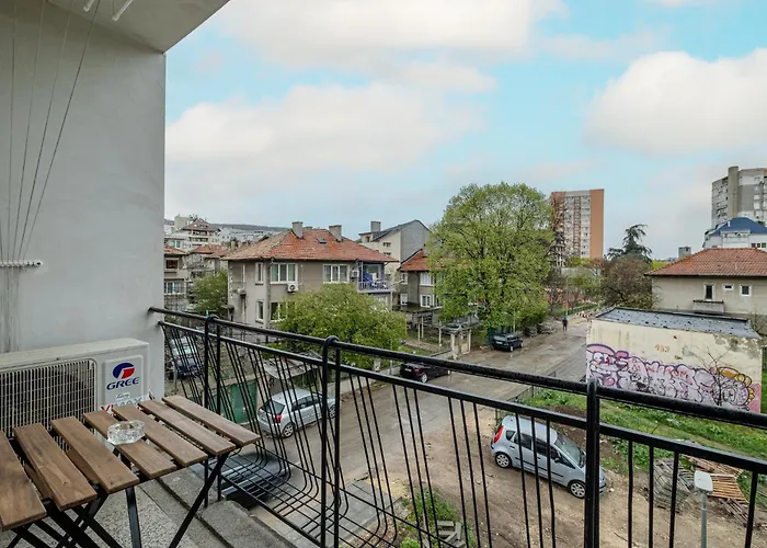 Peaceful With Free Parking Apartamento Varna