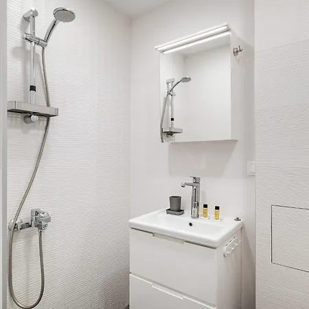 Апартамент Peaceful With Free Parking *