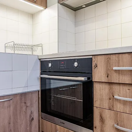 Апартамент Peaceful With Free Parking