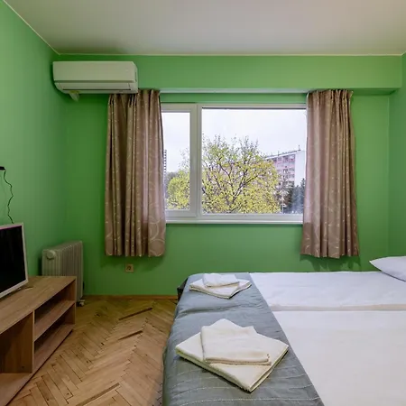 Апартамент Peaceful With Free Parking