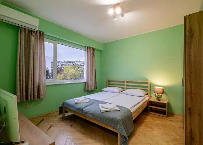 Peaceful With Free Parking Varna